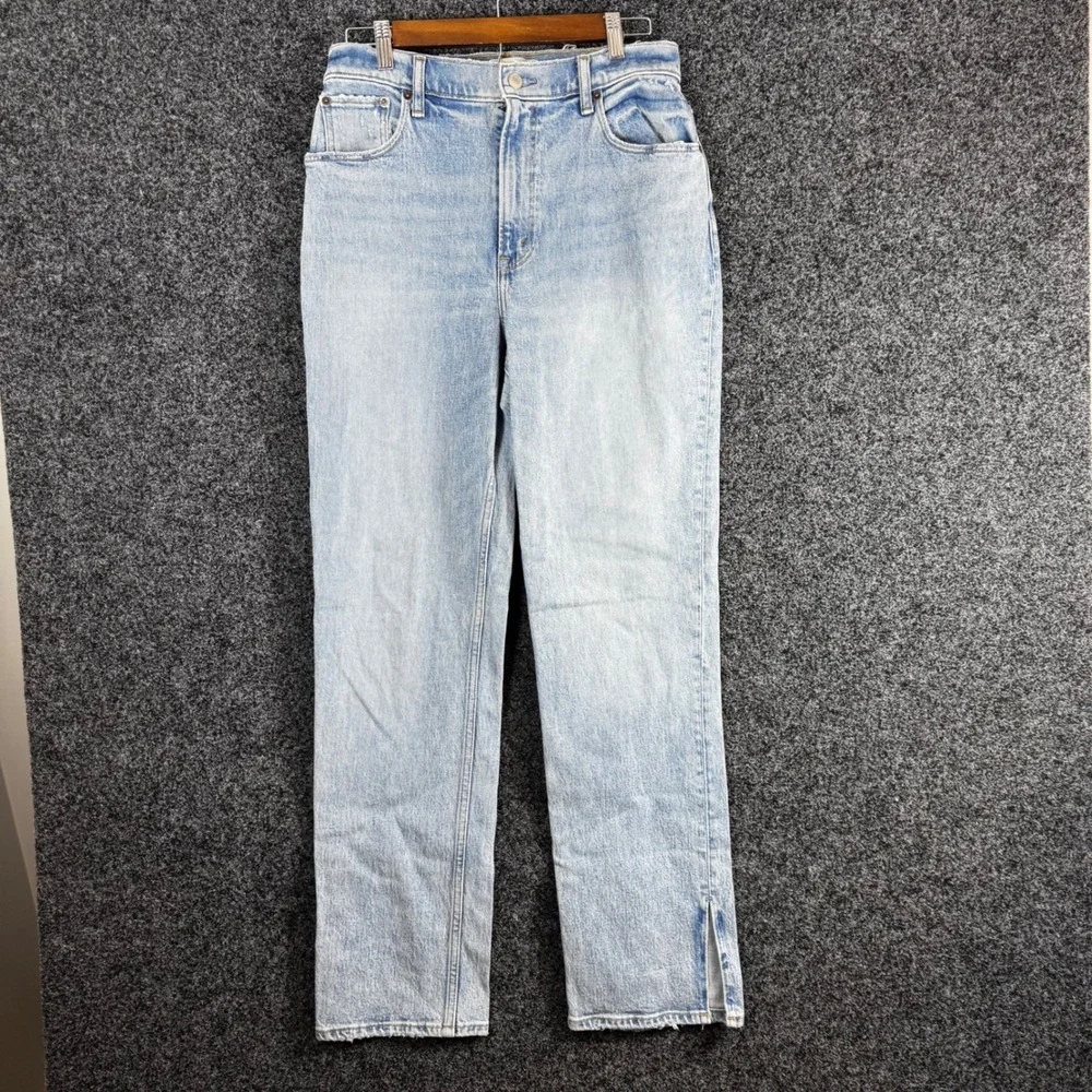 Abercrombie & Fitch‎ 90s Straight Ultra High Rise Light Wash Jeans Size 29 8R